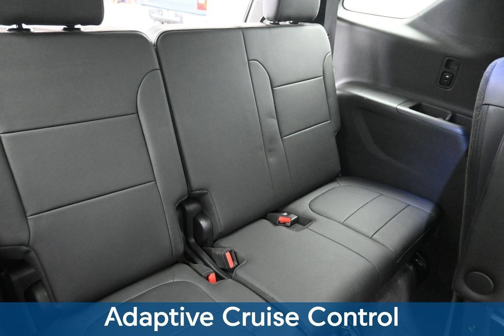 Used 2023 Chevrolet Traverse LT w/ LT Premium Package AWD/4WD image 12