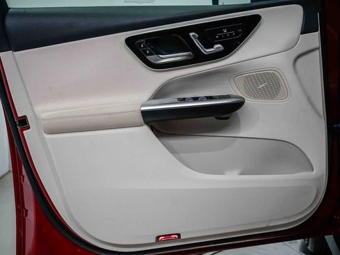 Used 2026 Mercedes-Benz GLC 300 image 19