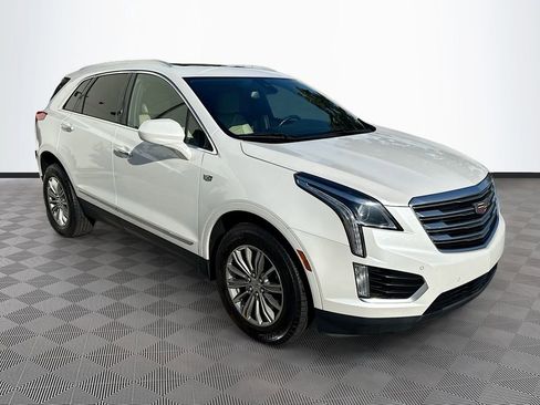 Used 2018 Cadillac XT5 Luxury w/ Driver Awareness Package image 4