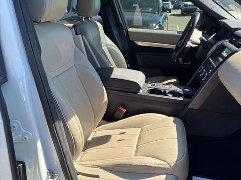 Used 2020 Land Rover Discovery Landmark AWD/4WD image 8