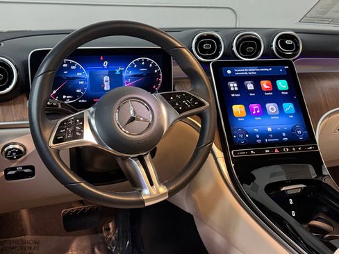 Used 2025 Mercedes-Benz GLC 300 image 33