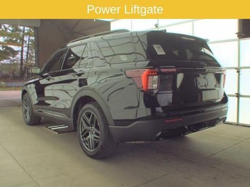 Used 2025 Ford Explorer ST-Line w/ ST-Line Street Pack AWD/4WD image 5