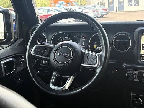 Used 2021 Jeep Wrangler Unlimited Sahara AWD/4WD image 39