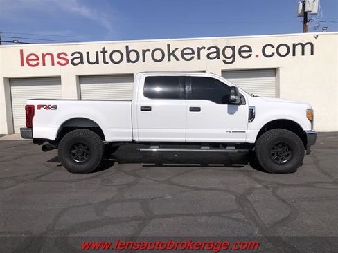 Used 2017 Ford F250 XLT w/ XLT Value Package AWD/4WD image 1