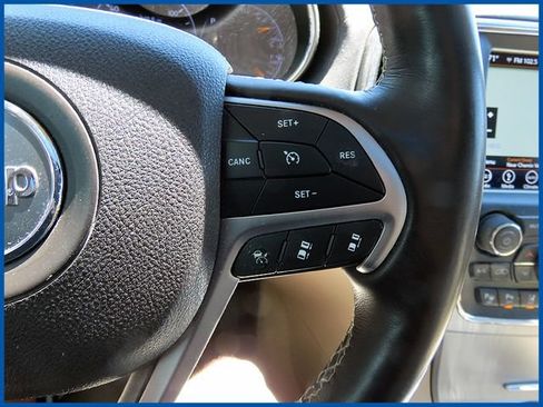 Certified 2018 Jeep Grand Cherokee Overland AWD/4WD image 17