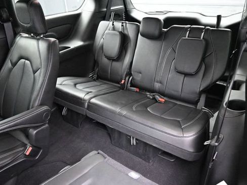 Used 2026 Chrysler Pacifica Select FWD image 18
