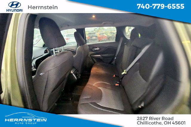 Used 2021 Jeep Cherokee Latitude w/ Mopar Interior Package AWD/4WD image 20