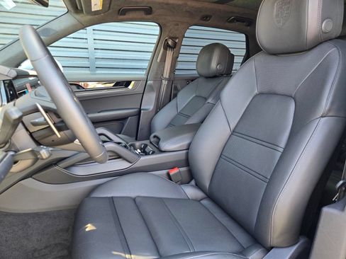Certified 2026 Porsche Cayenne GTS AWD/4WD image 6