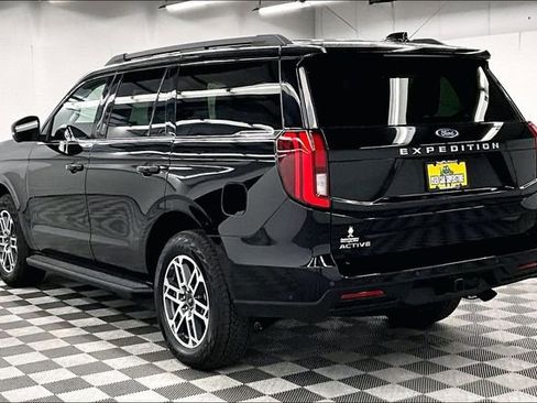 Used 2025 Ford Expedition Active image 3