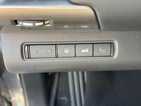 Used 2024 Nissan Pathfinder Platinum AWD/4WD image 13
