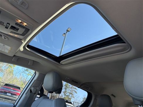 Used 2021 Toyota Sienna XLE image 29