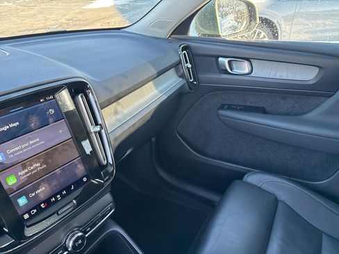 Certified 2025 Volvo XC40 B5 Plus image 26