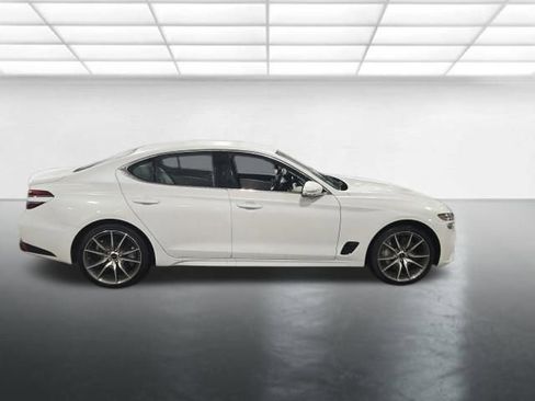 Used 2025 Genesis G70 2.5T image 3