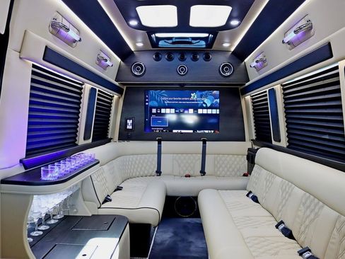 Used 2024 Mercedes-Benz Sprinter 3500 image 38