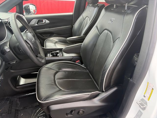 Used 2025 Chrysler Pacifica Limited FWD image 40