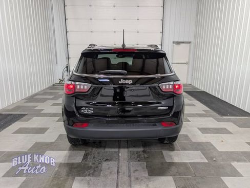 Used 2023 Jeep Compass Latitude AWD/4WD image 3