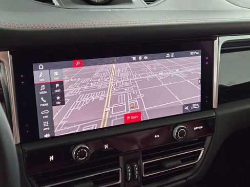 Used 2024 Porsche Macan image 35