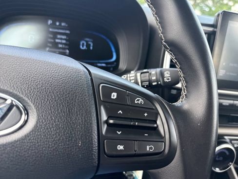 Certified 2023 Hyundai Venue SEL FWD image 26