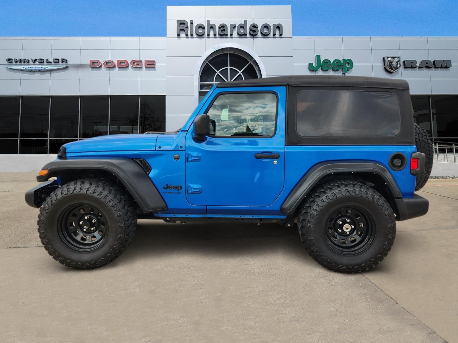 Used 2022 Jeep Wrangler Sport AWD/4WD image 3