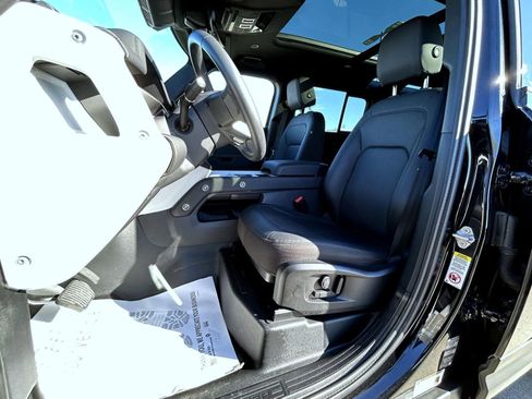 Used 2025 Land Rover Defender 110 S image 10