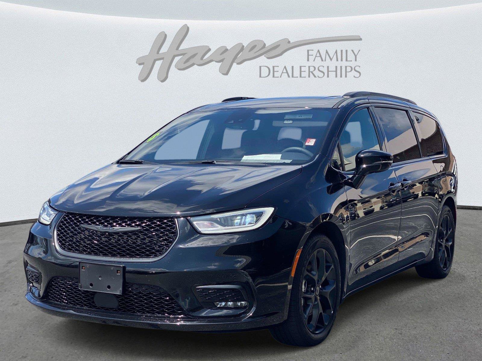 Used 2025 Chrysler Pacifica Limited FWD image 11
