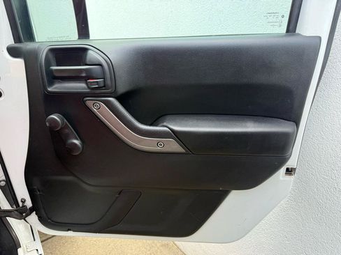 Used 2016 Jeep Wrangler Sport AWD/4WD image 17