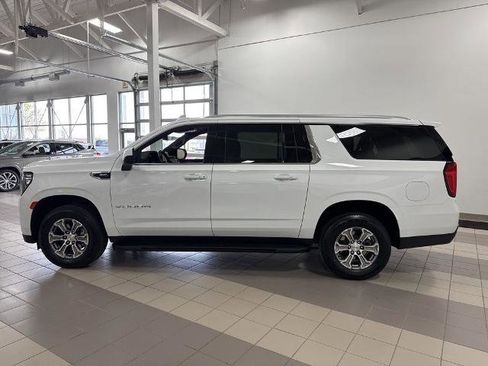Used 2023 GMC Yukon XL SLE AWD/4WD image 2