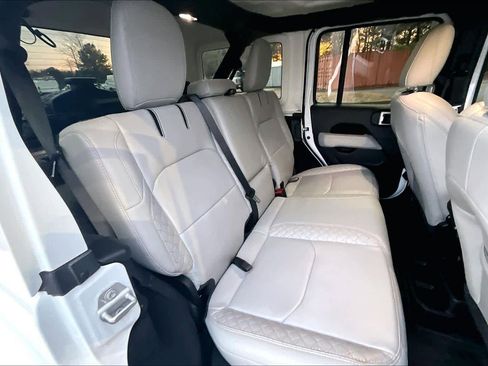 Used 2021 Jeep Wrangler Unlimited Sahara image 18