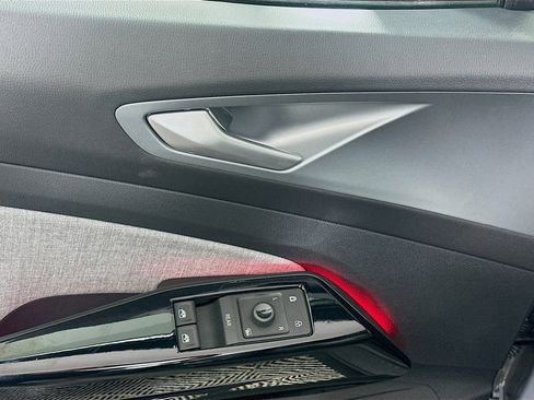 Used 2024 Volkswagen ID.4 2WD image 15