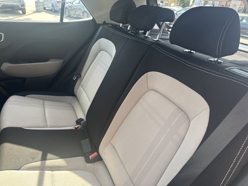 Used 2025 Hyundai Venue SEL FWD image 21