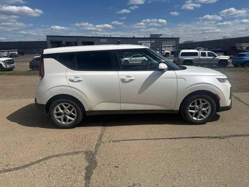 Used 2020 Kia Soul S FWD image 11
