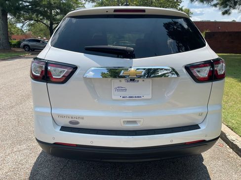 Used 2017 Chevrolet Traverse LT FWD image 4