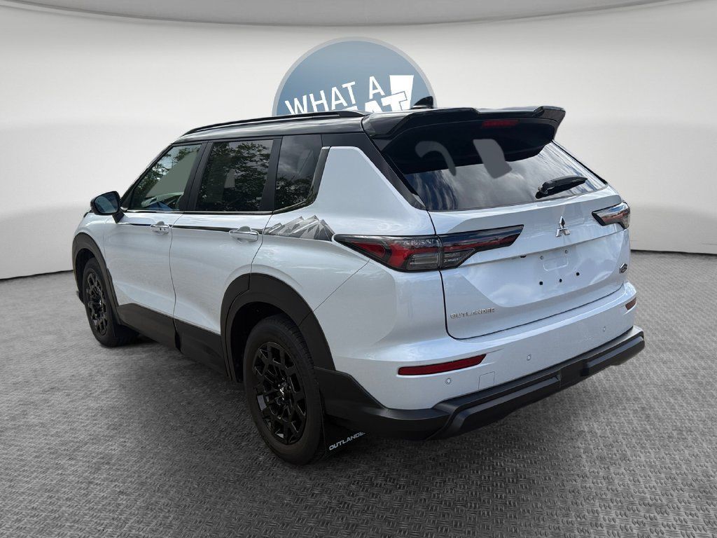 Used 2026 Mitsubishi Outlander AWD image 6