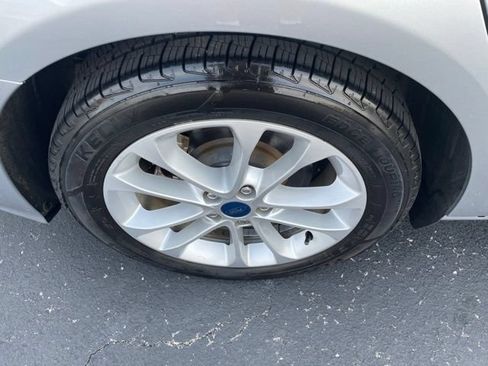 Used 2020 Ford Fusion SE FWD image 14
