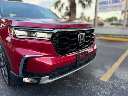 Used 2025 Honda Pilot Touring image 8