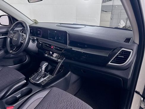 Certified 2025 Kia Seltos S image 28