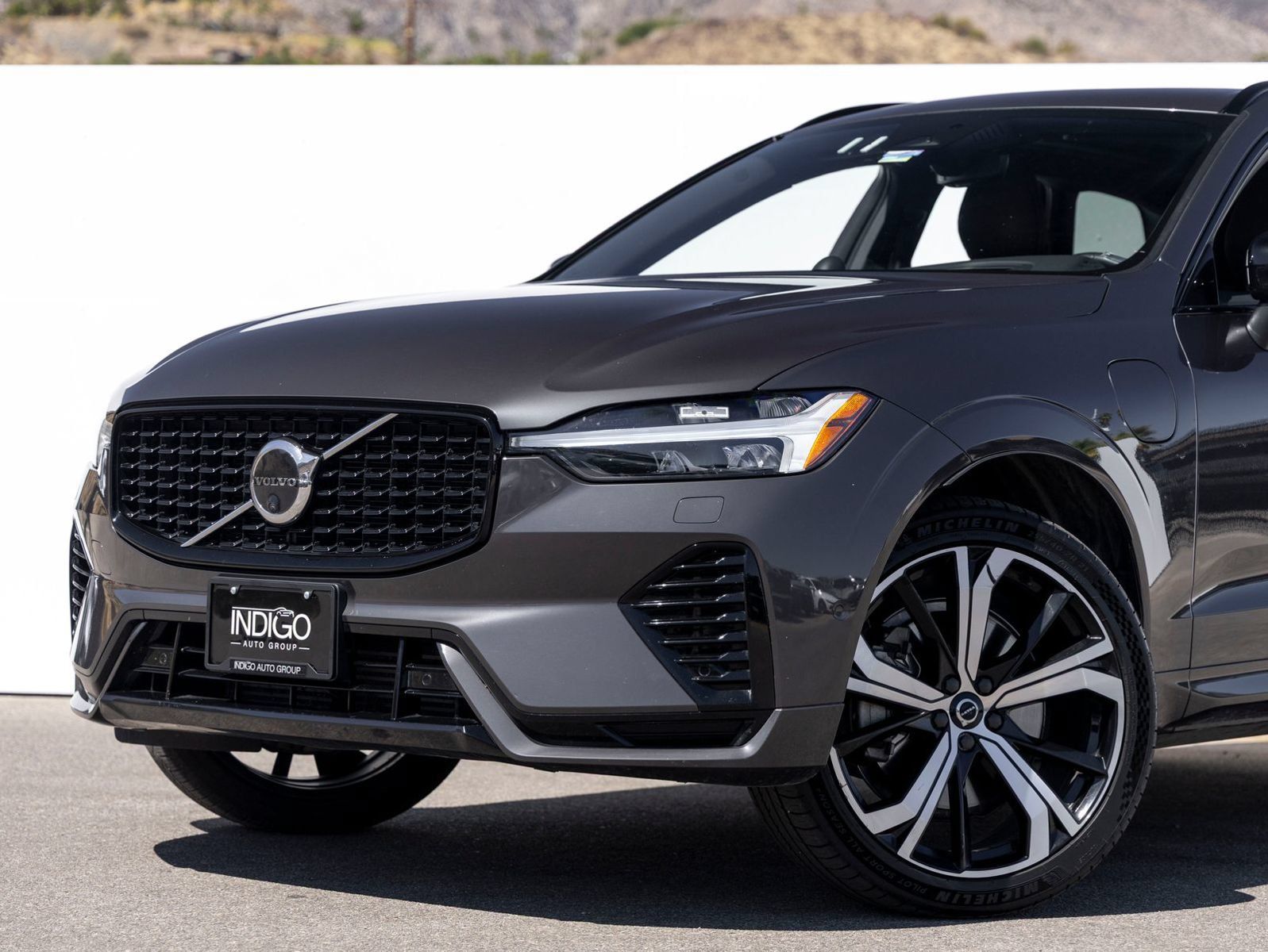 Used 2022 Volvo XC60 T8 R-Design w/ Advanced Package AWD/4WD image 2