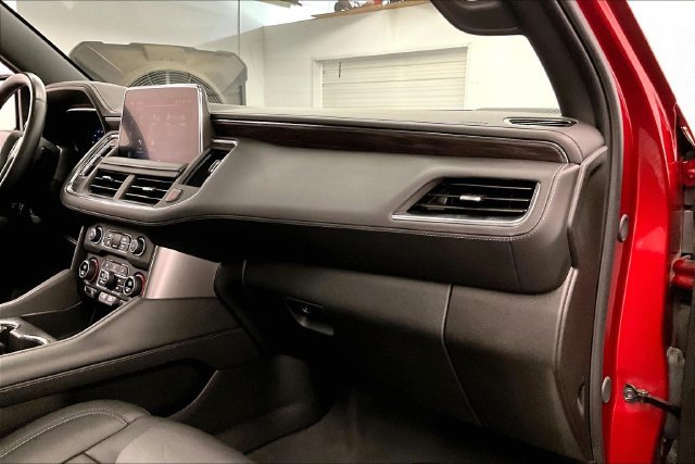 Used 2024 Chevrolet Tahoe Z71 w/ Luxury Package AWD/4WD image 19