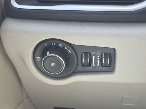 Used 2023 Chrysler Pacifica Touring-L FWD image 30