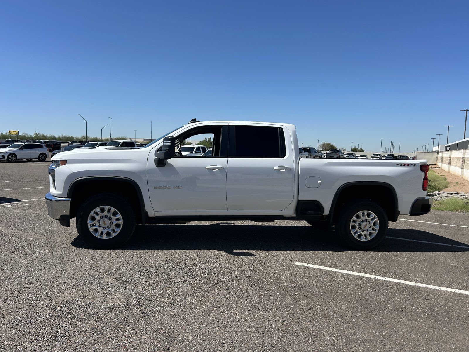 Used 2022 Chevrolet Silverado 3500 LT w/ Convenience Package AWD/4WD image 2