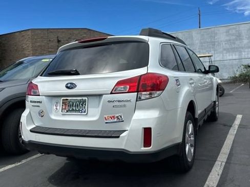 Used 2011 Subaru Outback 2.5i Premium AWD/4WD image 3