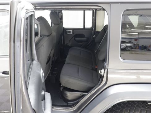 Used 2023 Jeep Wrangler Unlimited AWD/4WD image 15