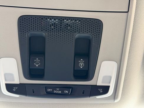 Used 2025 Honda Pilot Touring image 29