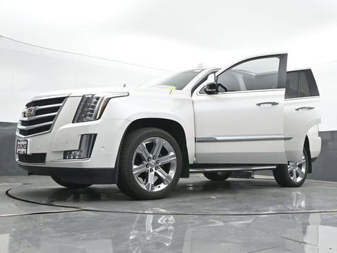 Used 2017 Cadillac Escalade Luxury AWD/4WD image 50