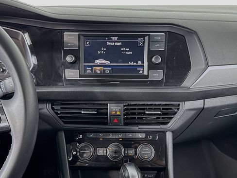 Used 2021 Volkswagen Jetta SE FWD image 12