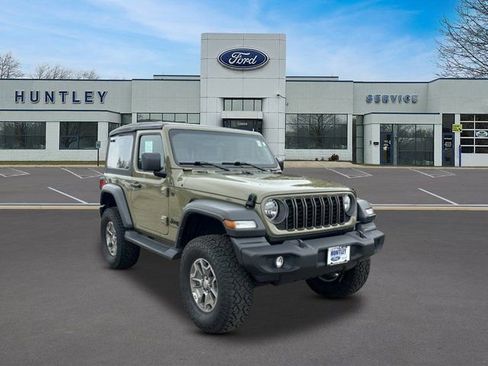 Used 2025 Jeep Wrangler Sport AWD/4WD image 3