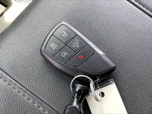 Used 2025 Chevrolet Silverado 1500 LT Trail Boss w/ Convenience Package II AWD/4WD image 28