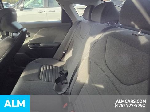 Used 2025 Kia K4 EX image 5