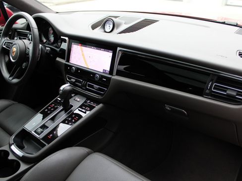 Used 2023 Porsche Macan S image 28