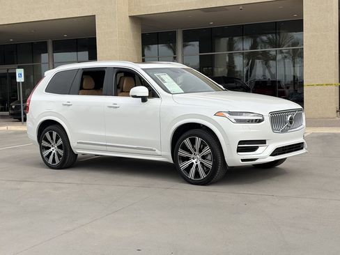 Used 2022 Volvo XC90 T8 Inscription w/ Lounge Package image 3